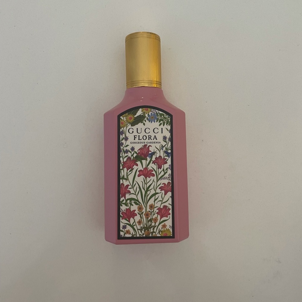 Gucci flora. Sprayed twice.